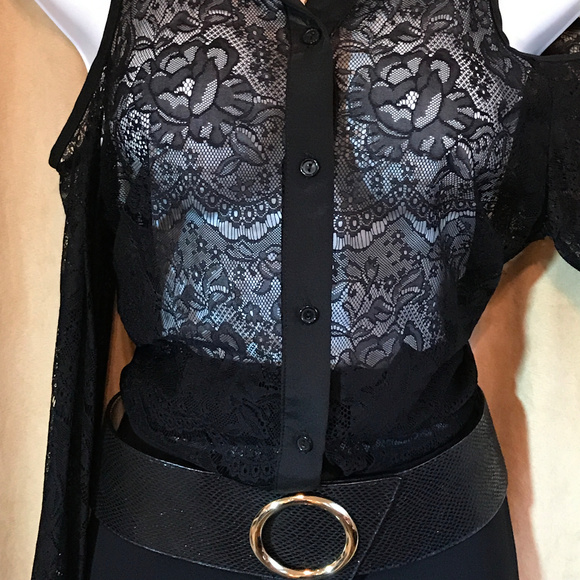 Venus Cold-Shoulder Lace Blouse - Picture 5 of 5